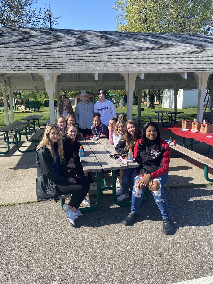 pickservicelea1's tweet photo. This incredible group of Service Learners from Central &amp; North celebrating a fantastic year tutoring both virtually and in-person. You make us proud! You are all amazing changemakers! https://t.co/Ar3oZsX3mE