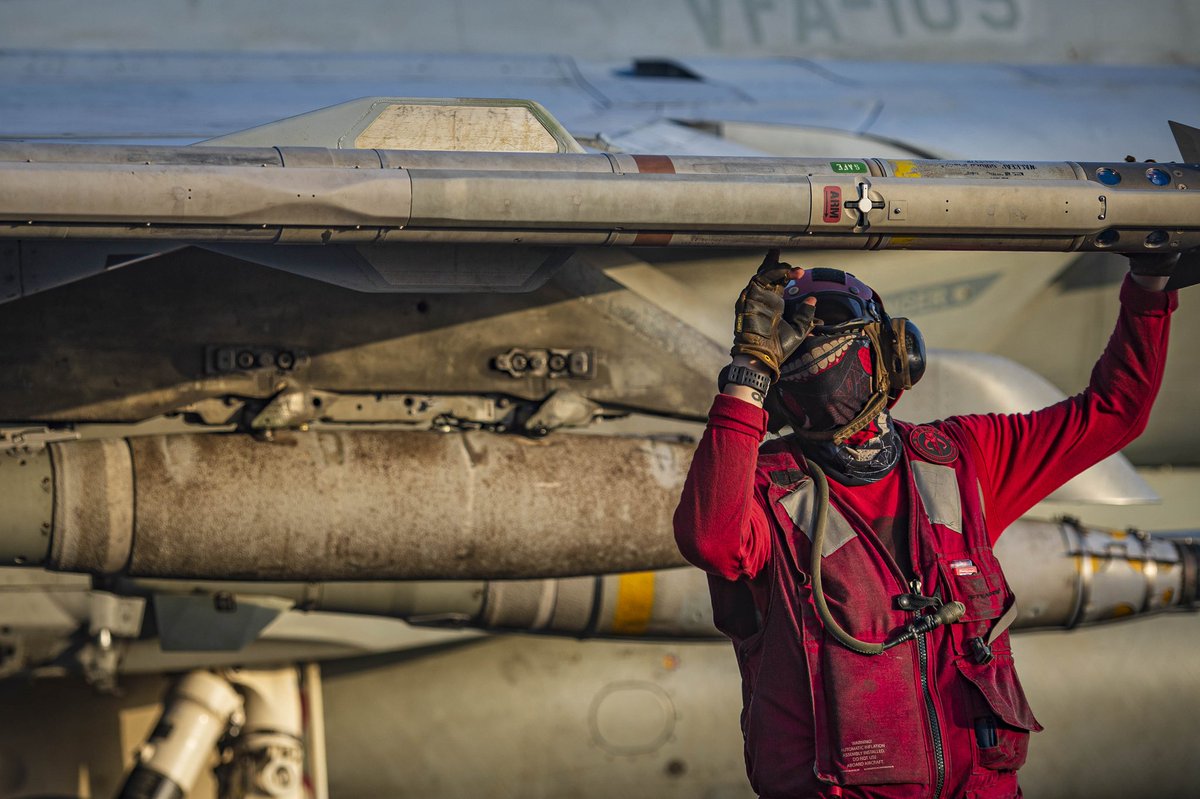 Preflight checks ✅ #flynavy #fa18e #vfa105 #cvn69