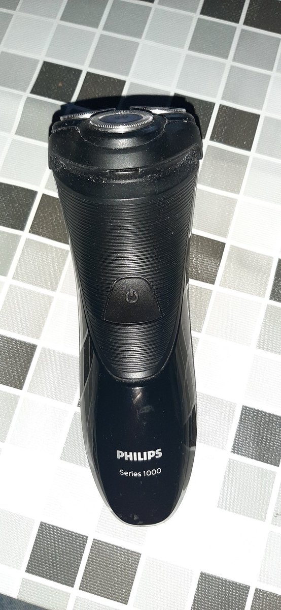 jaimeberrendero's tweet photo. @PhilipsSpain hola mi nombre es Jaime mi padre tiene una afeitadora Philips series 1000 el la compró  hace como 6 años en alcampo otro los cabezales ya no afeitadora igual quería saber cuando cuestan los 3 cabezales y donde puedo comprarlos gracias https://t.co/mOUA377Ani