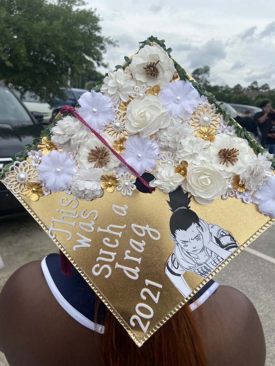 ilahi__'s tweet photo. BIG GRAD 🎓✨🤍

Talk to me nice or not at all, cause HOE I graduated 😋 https://t.co/bKyf9acFm7