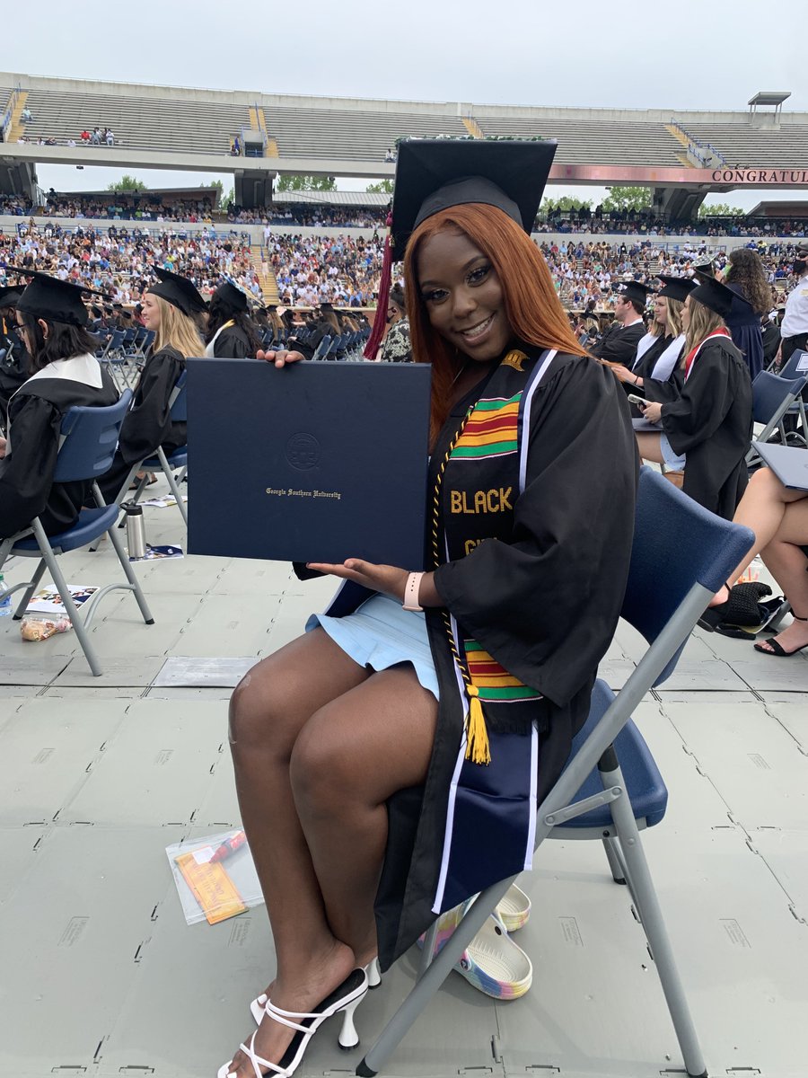 ilahi__'s tweet photo. BIG GRAD 🎓✨🤍

Talk to me nice or not at all, cause HOE I graduated 😋 https://t.co/bKyf9acFm7