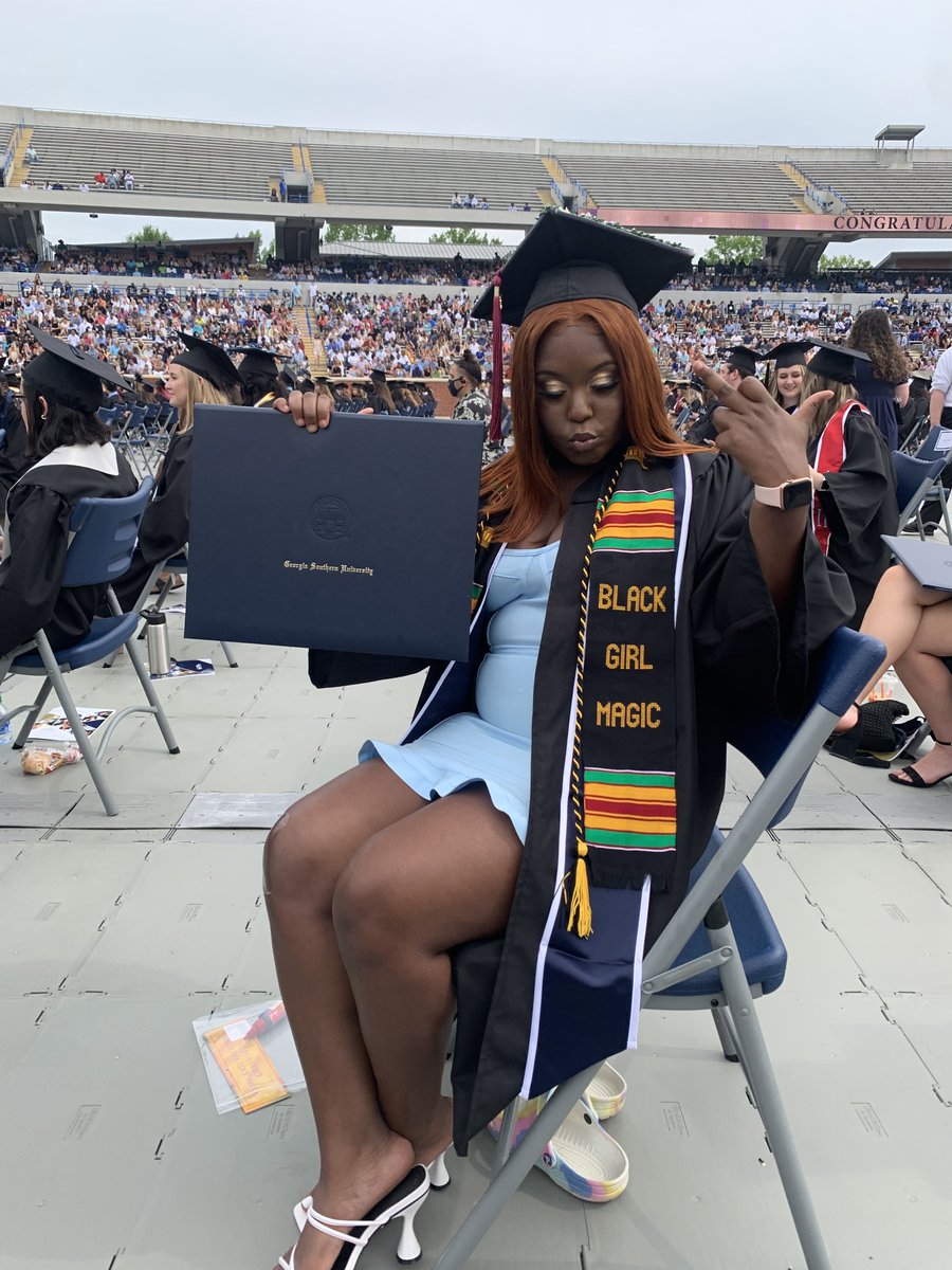 ilahi__'s tweet photo. BIG GRAD 🎓✨🤍

Talk to me nice or not at all, cause HOE I graduated 😋 https://t.co/bKyf9acFm7