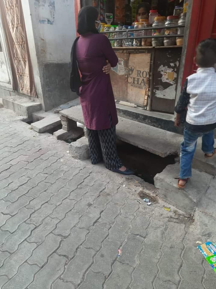StreeMukti's tweet photo. 10 मई, 2021 | आज लखनऊ के खदरा इलाक़े में नौजवान भारत सभा और स्त्री मुक्ति लीग के कार्यकर्ताओं द्वारा ‘जन स्वास्थ्य अधिकार मुहिम / Campaign for Right to Public Health’ का आग़ाज़ किया गया। 
#NationalizeHealthCare
#NationalizePrivateHospitals
#BuildOxygenPlants
#NationalizePathLabs https://t.co/j1STI38WQf