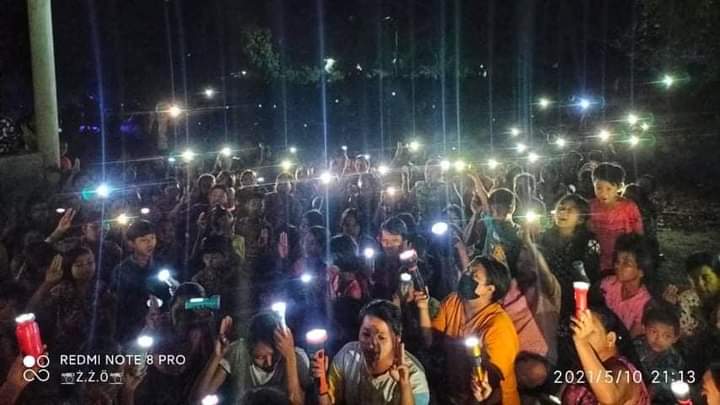 b3rry_y's tweet photo. People from Monywa participated in the #FlashStrike to show their unity and resistance against military dictatorship.
#WhatsHappeningInMyanmar #May10Coup https://t.co/8ZtZ8twry2