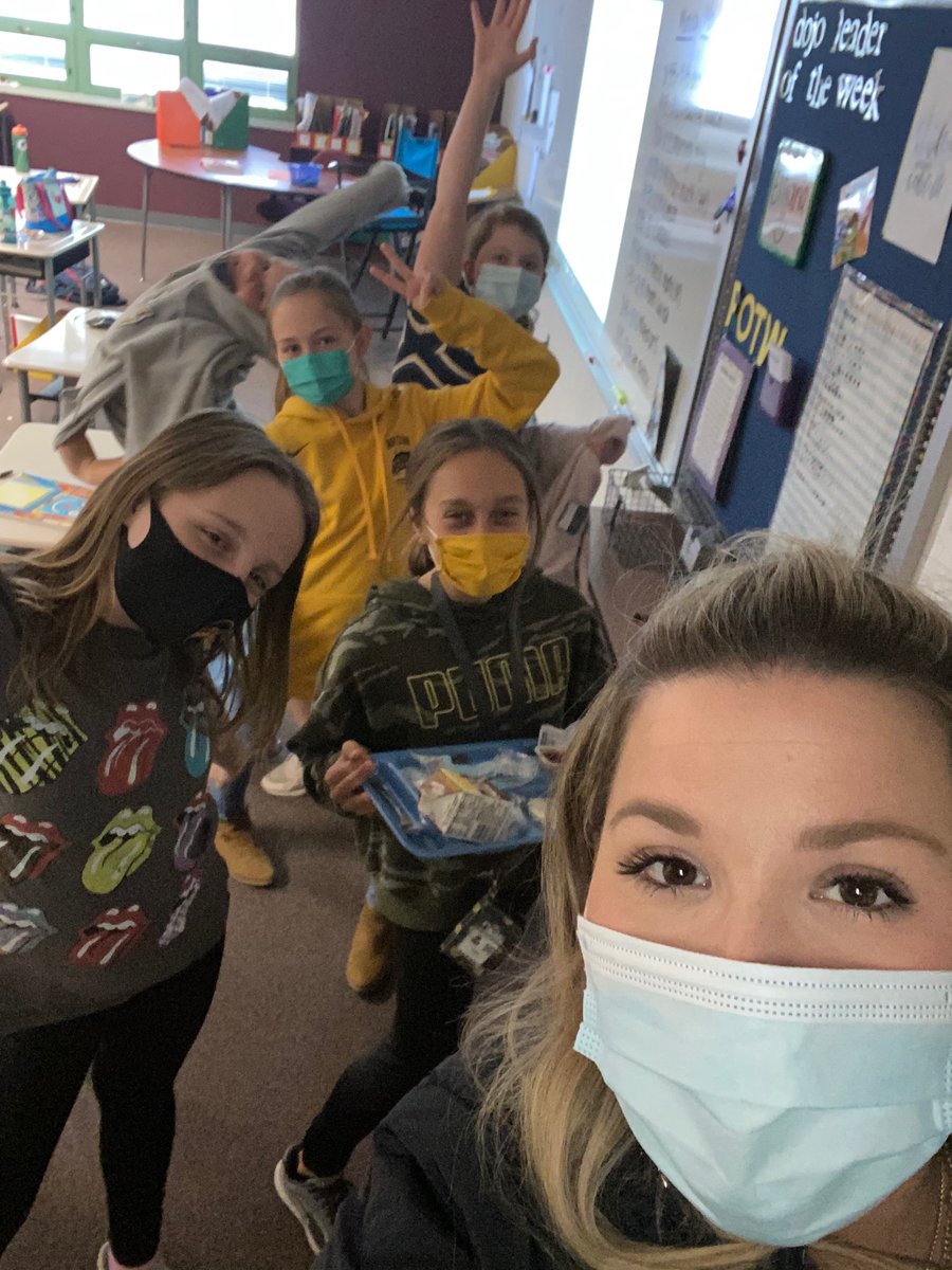 MrsCarnes1's tweet photo. Lunch bunch with these lovelies today!!! https://t.co/0JhdP5e6be