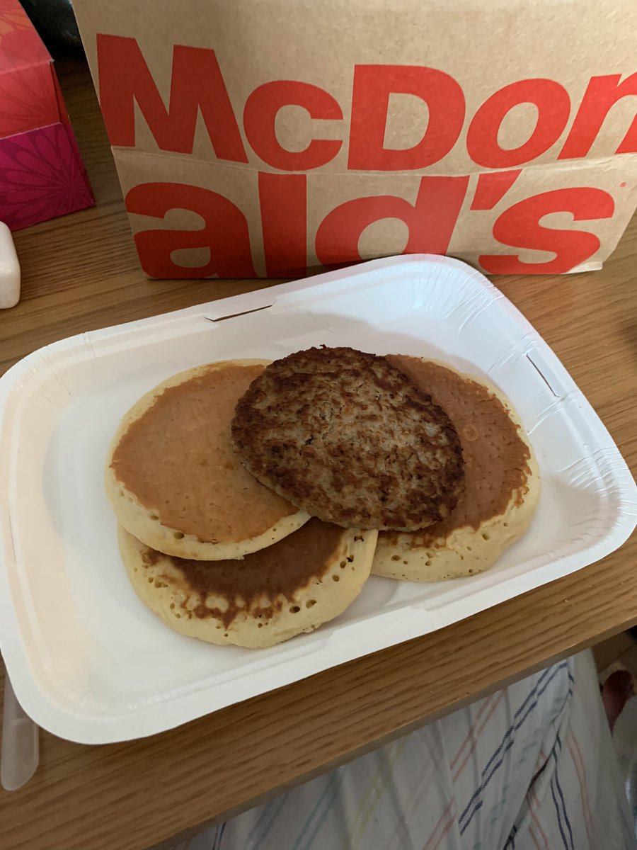 aurorshadow6's tweet photo. me getting pancakes for mcdonalds breakfast because it’s one of the few veggie options i like vs whatever tf this is https://t.co/IaGhkuvYNV