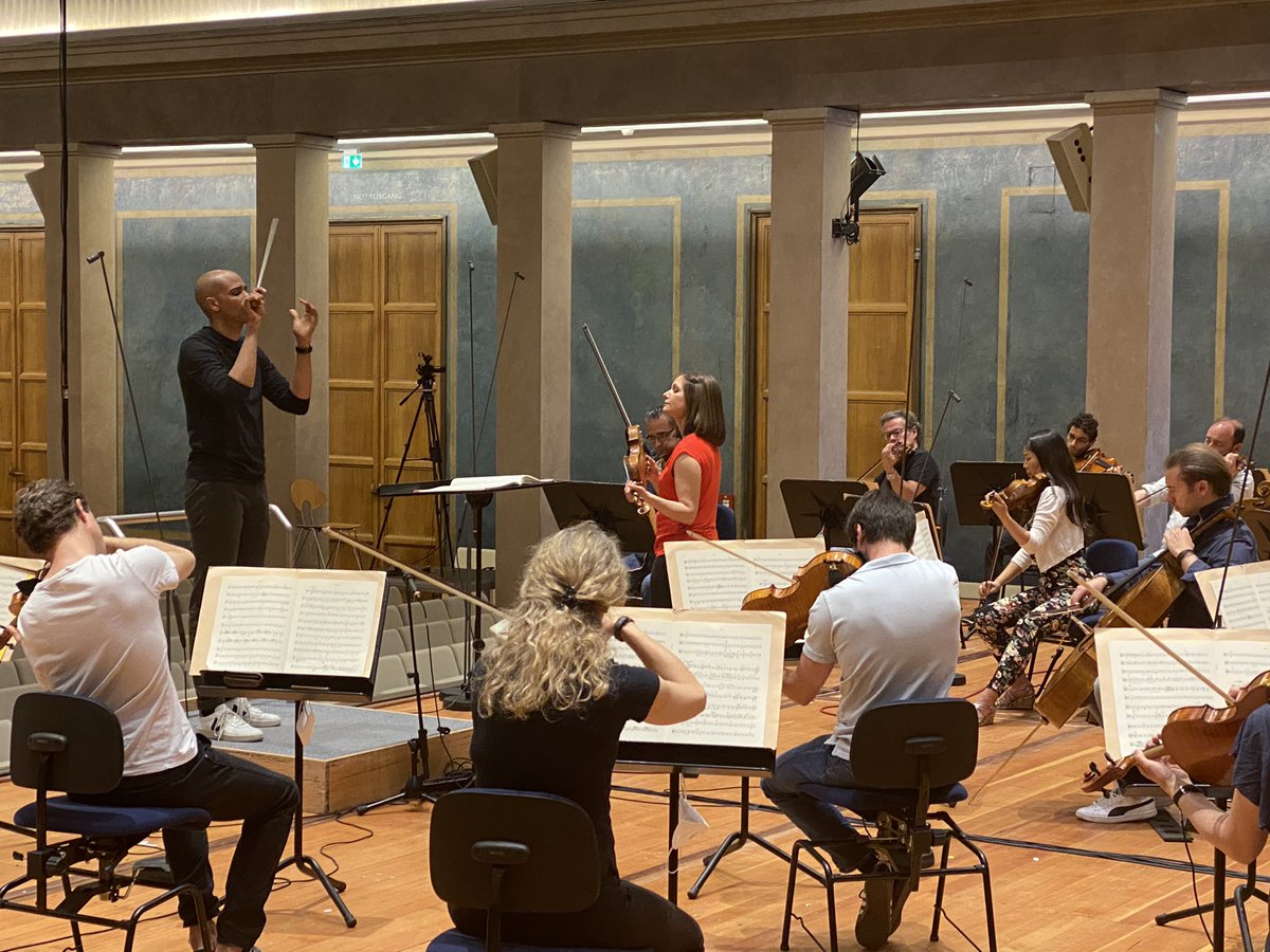 Heute 19:30 Uhr Livestream „Con Brio“ mit Lena Neudauer und Kevin John Edusei. Infos und Tickets gibt es hier: muenchner-symphoniker.de/de/node/621.