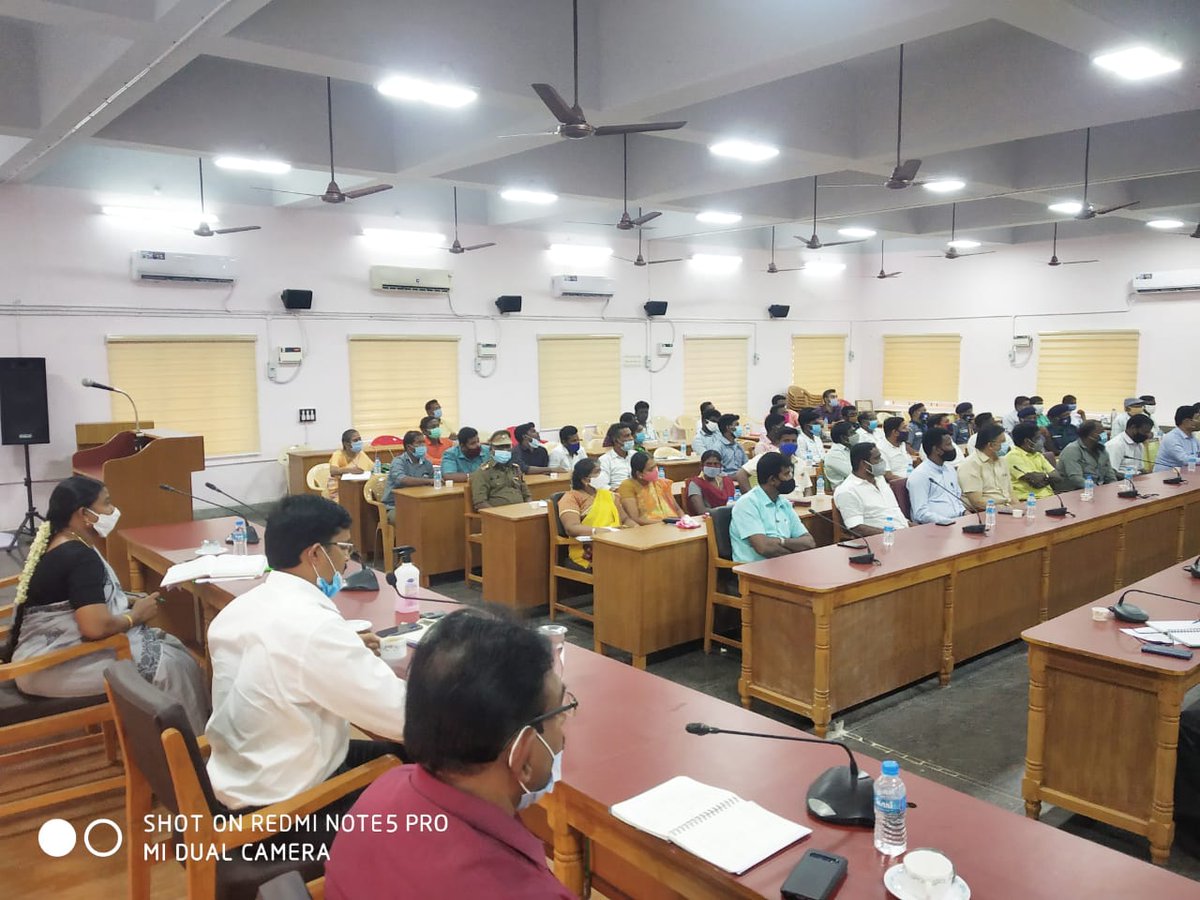34Coy's tweet photo. 14 NCC Officers of 34 TN Indep Coy NCC, Thanjavur, Tamil Nadu Directorate assisting District  Administration staff in counselling of home quarantine patients and keeping track of them daily.
@HQ_DG_NCC @NCCDte_TNPAN @Def_PRO_Chennai @drajaykumar_ias  @collrthanjavur @134ncc https://t.co/l2BJ3csz3b
