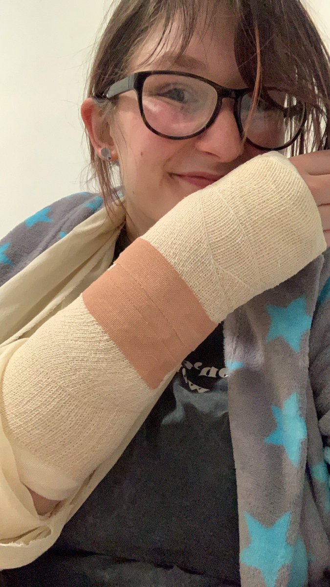 NataleaAnnee's tweet photo. As an expert of being clumsy, I would advise not to trip over your own feet.. you’ll probably end up breaking your wrist just like me 😂 https://t.co/Voq3tTwBrD