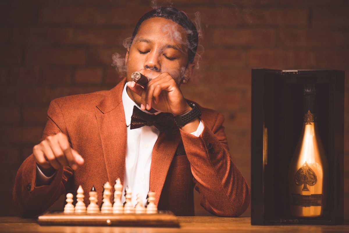 justgotem_'s tweet photo. In the game of life, learn to be the chess player, not the chess piece ♟
• @watchtheyard
• @hbcugrad
• @GreekYard
#nccu #hbcugrad #GradSzn #classof2021 #hbcupulse #watchtheyard #aceofspades #brickhousecigars https://t.co/UQnWnpEFmm