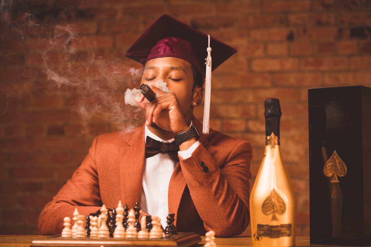 justgotem_'s tweet photo. In the game of life, learn to be the chess player, not the chess piece ♟
• @watchtheyard
• @hbcugrad
• @GreekYard
#nccu #hbcugrad #GradSzn #classof2021 #hbcupulse #watchtheyard #aceofspades #brickhousecigars https://t.co/UQnWnpEFmm