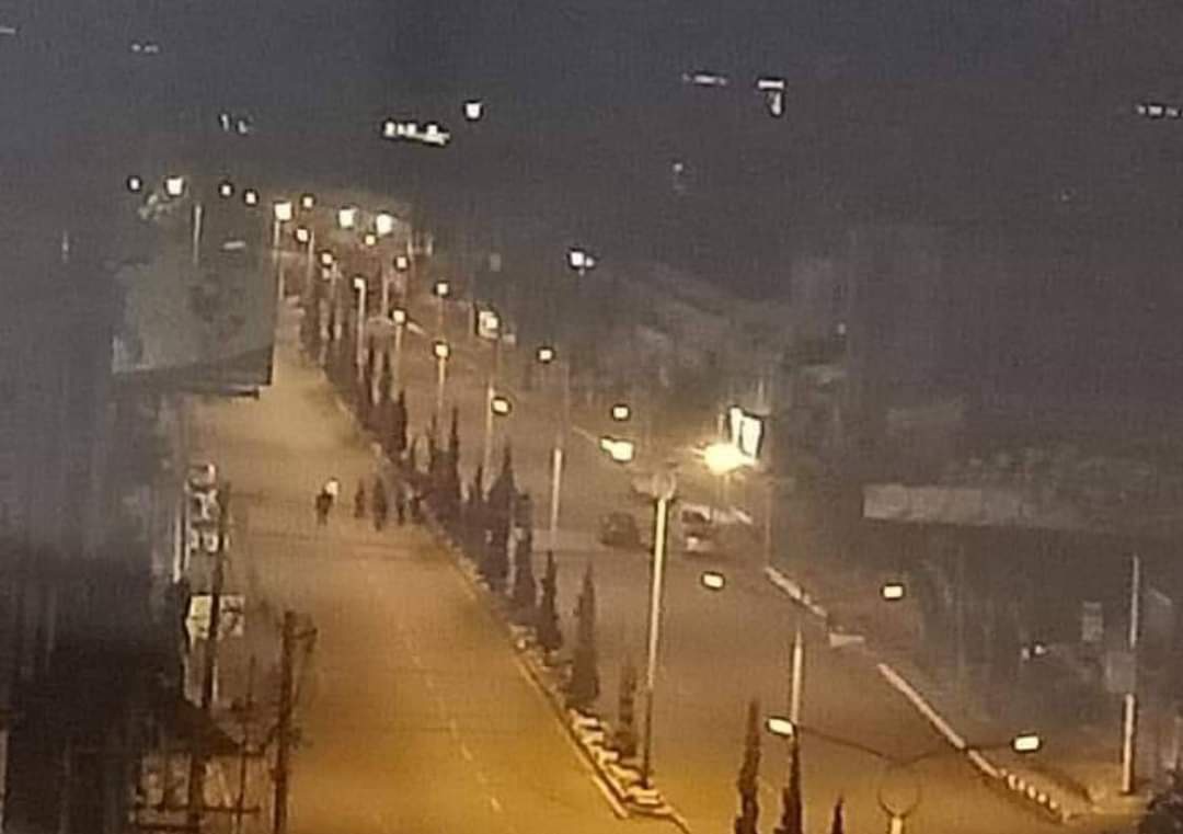 Myz_zin's tweet photo. After an explosive sound heard at around 10PM in #Taunggyi, Terrorists (SAC) inspecting bypassing cars near Lu Gyi Min Phone Shop tonight.
#May10Coup
#WhatsHappeningInMyanmar https://t.co/fnAevW4Y6Y