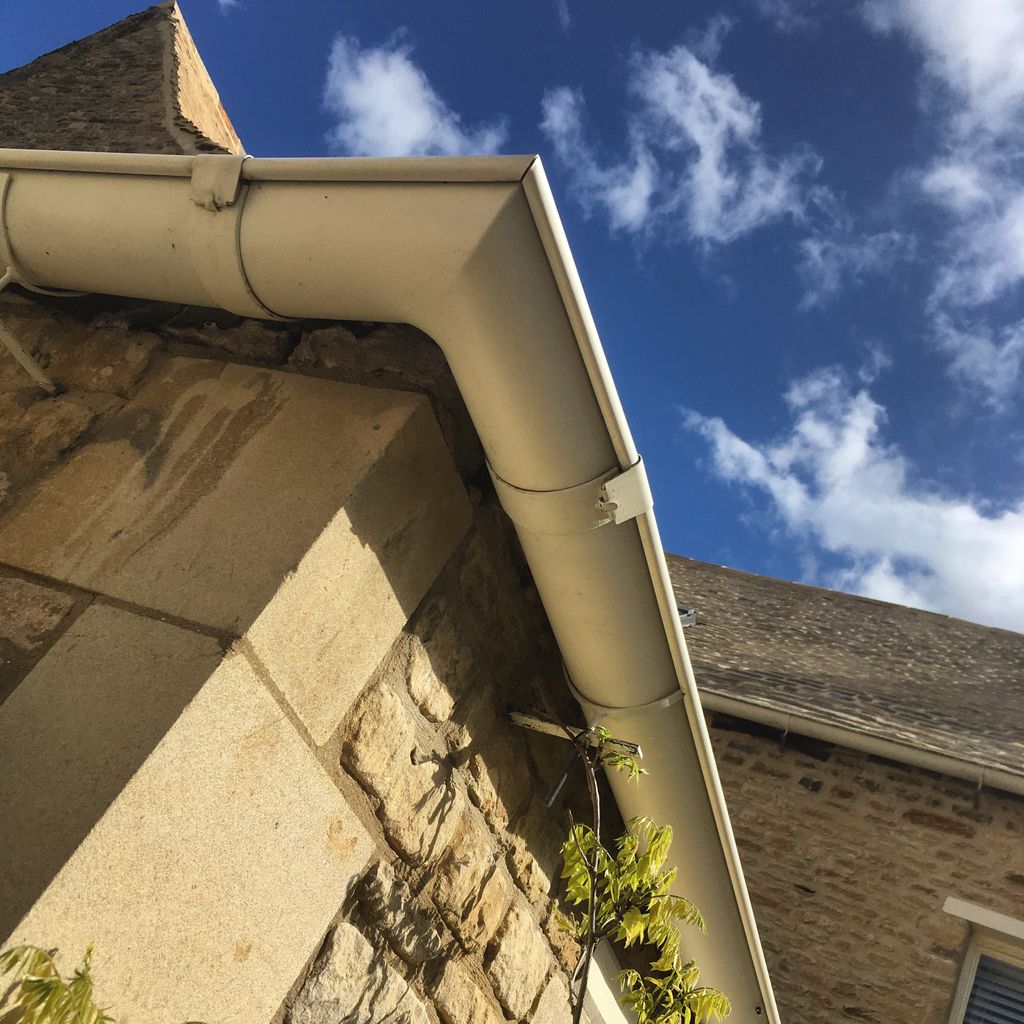 It’s been a long day today. Finally finished working on this Lindab gutter which is a fantastic steel gutter.