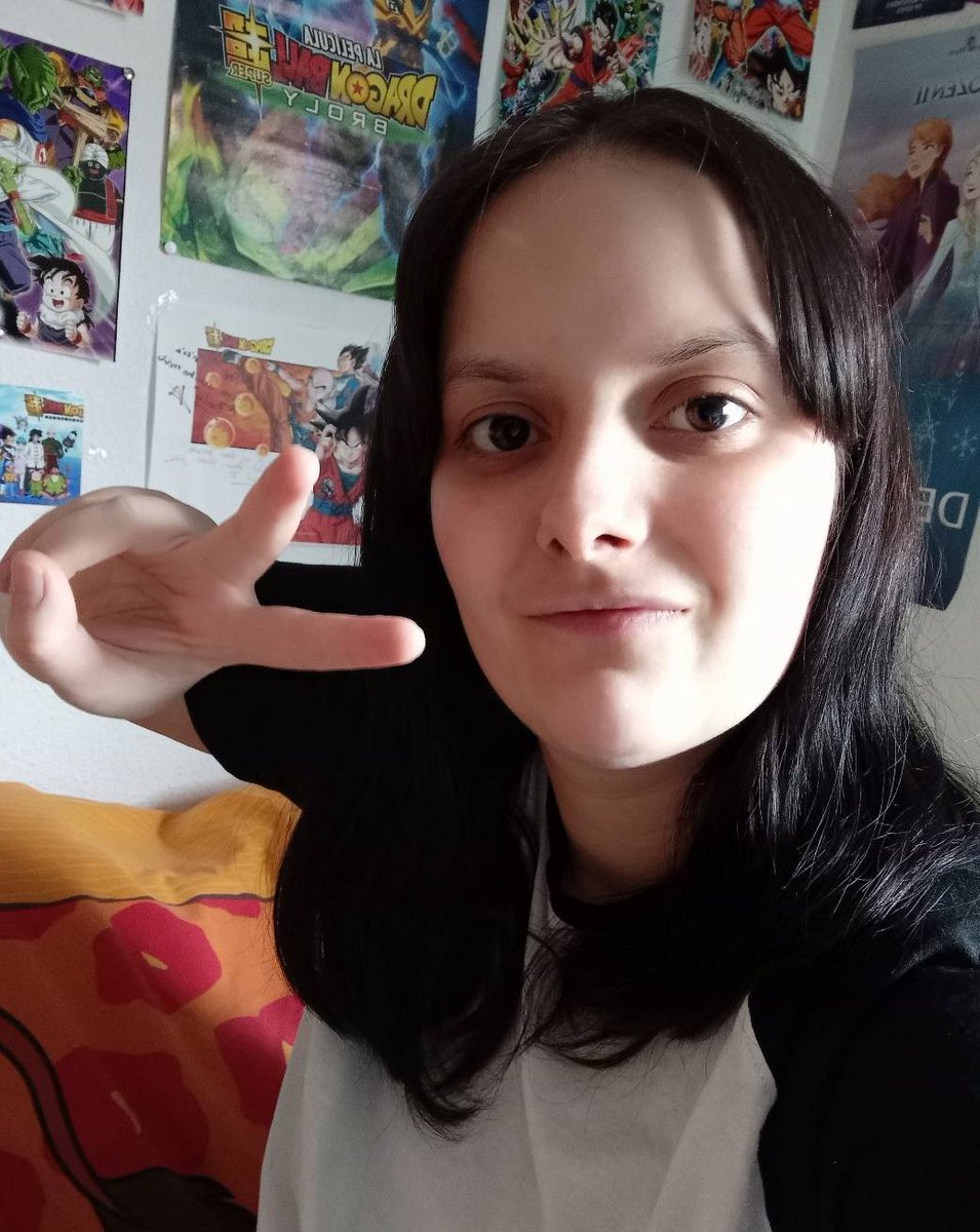 MLBladybug97's tweet photo. Yo no soy muy de enseñar mi rostro en Twitter 😅 Pero he visto a muchos hacerse el #miraculerselfieday y yo me he animado y pues me apunto jeje 😊❤  #MiraculousLadybug #miraculous #MLB #MiraculousWorld https://t.co/4hnaO078XP