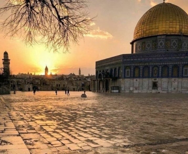 AdemTpr's tweet photo. Dualarımız ve gönlümüz seninle,
EY KUTLU MABET.
Enfal Suresi, 34. ayet: Onlar, Mescid-i Haram’dan alıkoyarlarken ve onun koruyucuları değilken Allah, ne diye onları azaplandırmasın? Onun(asıl) koruyucularıyalnızca korkup-sakınanlardır. Ancak onların çoğu bilmezler.
#المسجد_الأقصى https://t.co/Pb7OgMrqFv