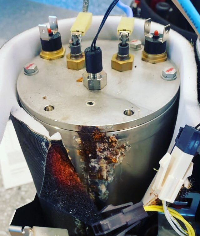 Happy Monday everyone!! A quick announcement Espresso Me Service is now servicing Arizona! Here’s what we came across on one of our first Arizona service calls. 
•
•
•
#arizonacoffee #azcoffee #phoenixcoffee #oregoncoffee #pdxcoffee #portlandcoffee #seattlecoffee