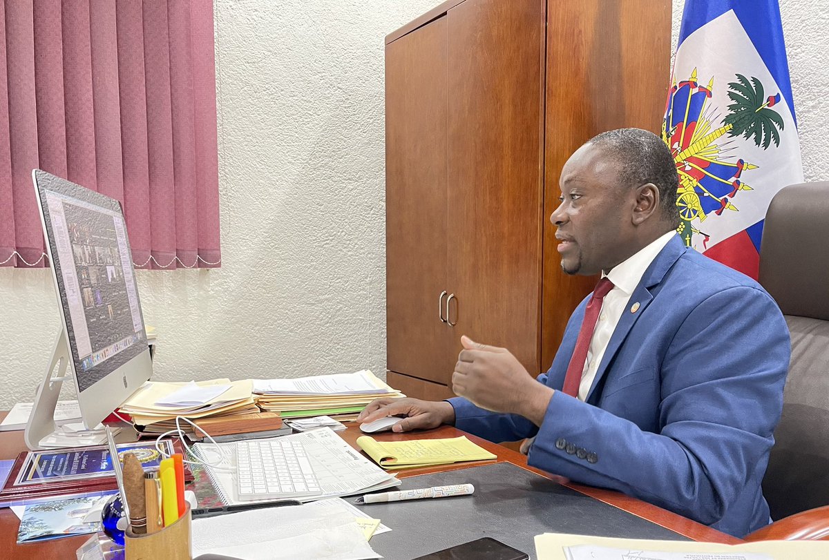 BeSam80's tweet photo. J’ai modéré aujourd’hui la première séance de l’Atelier de formation réalisé par le @MAE_Haiti et le #MJSP à l’intention des Agents diplomatiques et consulaires dans leur rôle en tant que Notaires et Officiers d’État civil. https://t.co/LhPEn6FPcE