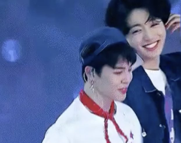 a mini thread of jungkook looking at jimin like this  https://twitter.com/xxddaengxx/status/1391124759254081543