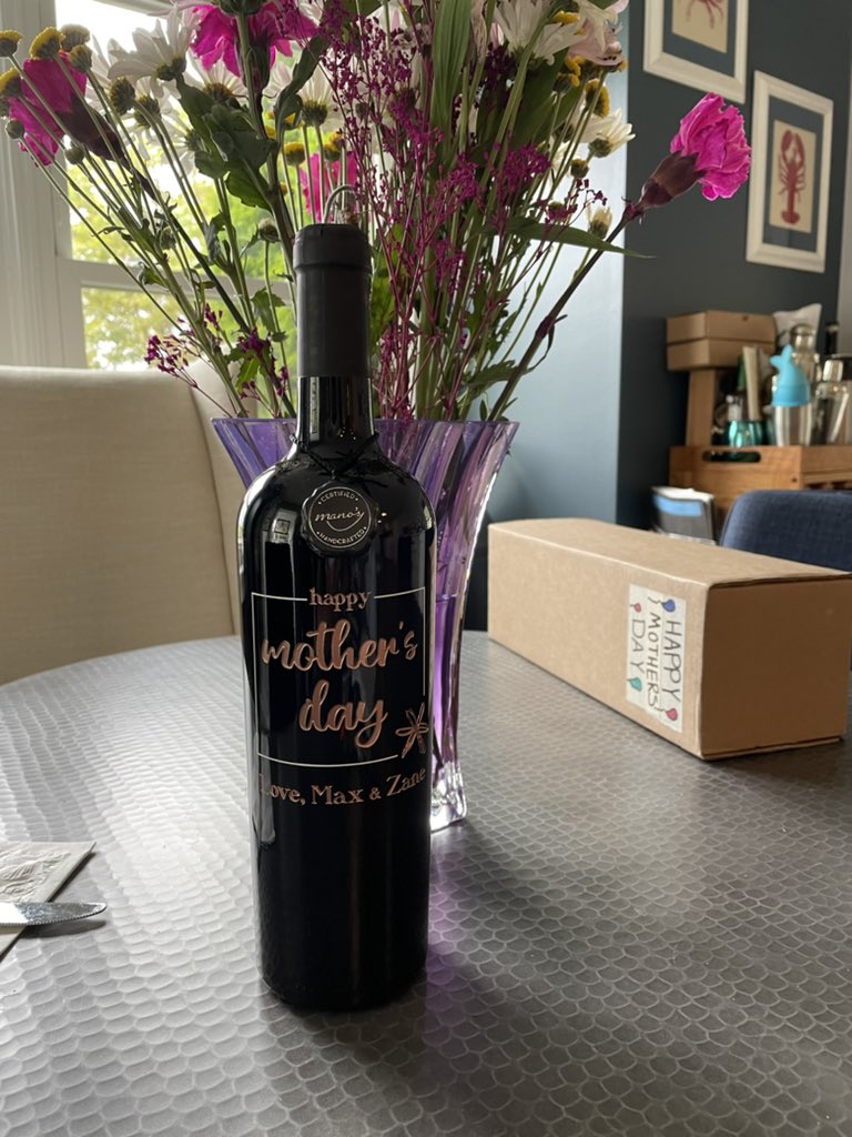 2DegreesLee's tweet photo. I love my mother’s day gift from my Kids and Hubby. @ManosWine #manoswine Thanks so much for the gift that will be short lived! Uh bottoms-Up-cycle later. https://t.co/0L6d5rlfME