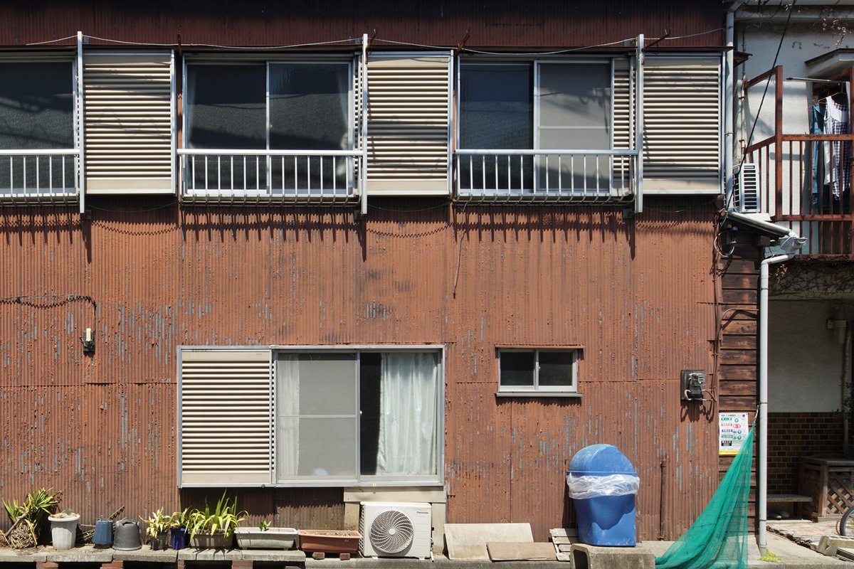 kadowaki_kozo's tweet image. 一昨年までは仕事しながら毎日見ていた壁がヴェニスで立ち上がっている。真っ昼間から幽霊を見ているような何とも不思議な感覚。 #vba2020jp #vba2021jp