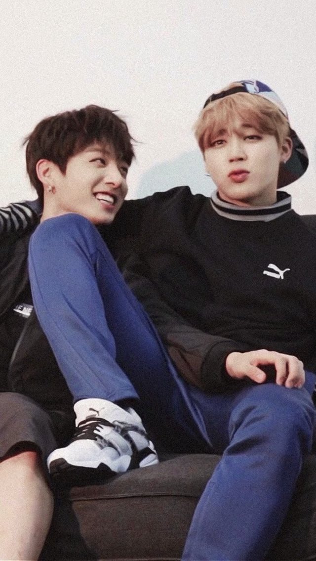 a mini thread of jungkook looking at jimin like this  https://twitter.com/xxddaengxx/status/1391124759254081543