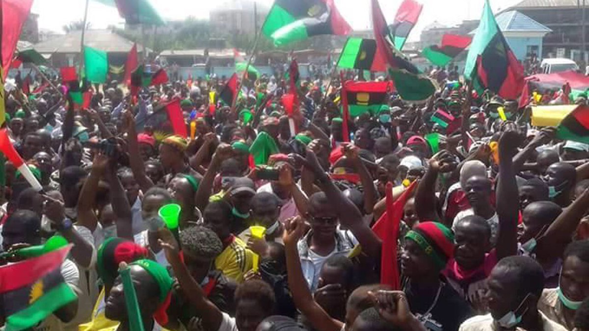 mendnigerdelta's tweet photo. #Nigeria #NPF: We’ll avert IPOB threat to attack #Lagos, says police commissioner.
No vex: Oga Commissioner, soft target don finish for East wey #IPOB go waka all the way to Lagos to destroy property wey mainly #Igbo man build.
Una think say our mumu don reach that level?
#Biafra https://t.co/HxGHatMp3v