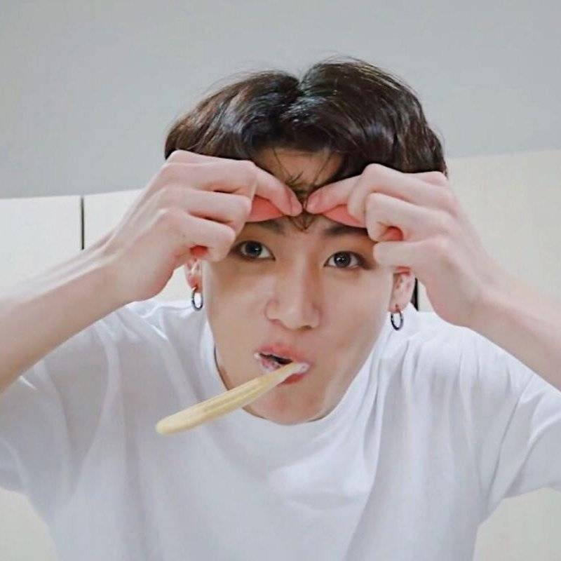 pizzaguk's tweet photo. 💔  #BBMAsTopSocial @BTS_twt

https://t.co/eibmw9WUQh https://t.co/kU4U6AgAhP