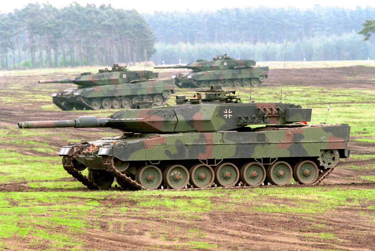 At the point the Army realised a new turret was the only way forward and only 148 tanks were needed, a second-hand purchase of Leopard 2s or M1 Abrams was considered. Unfortunately, no Leopards were available and the Abrams’ thirsty gas turbine was sub-optimal. [16 of 20]