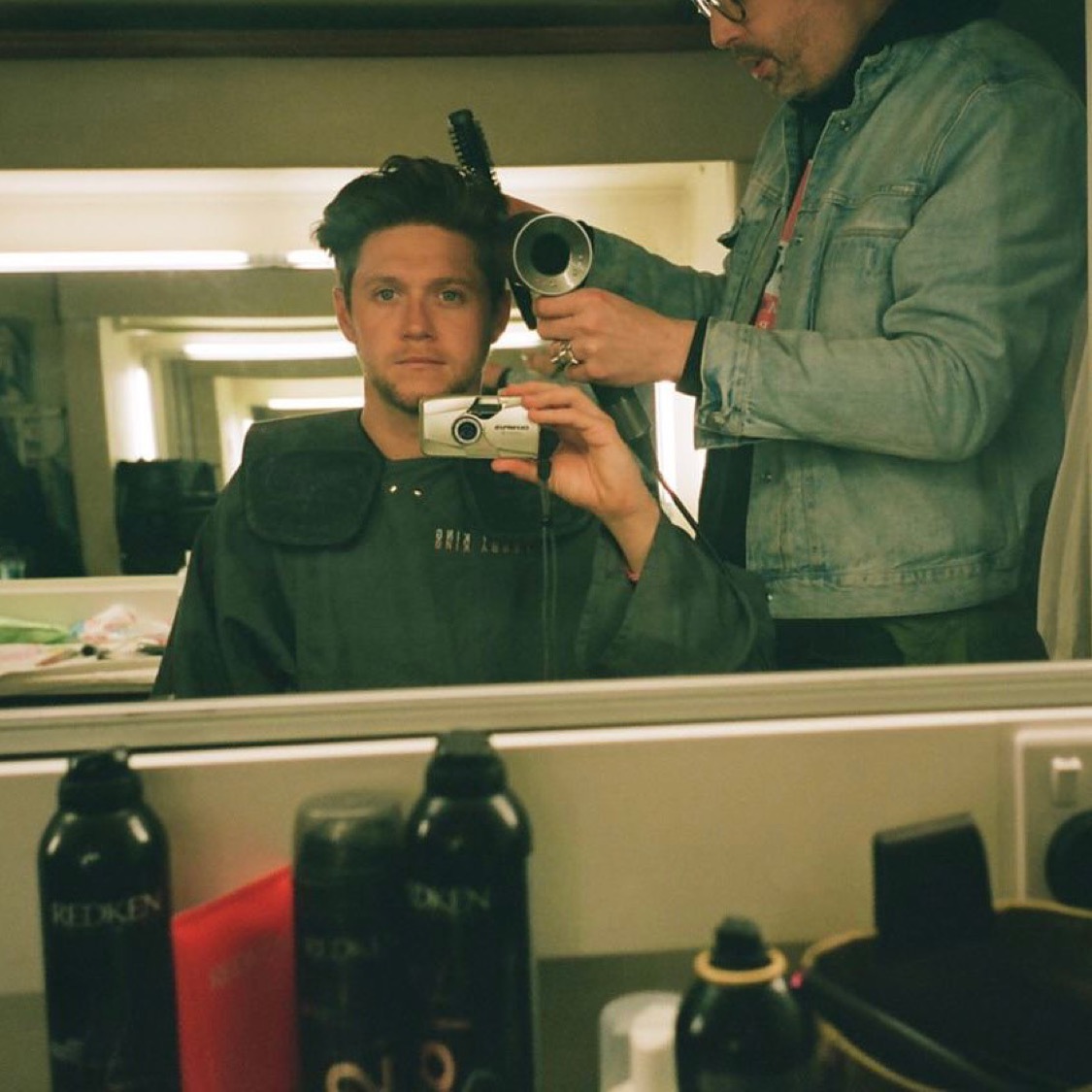 capitolmusic's tweet photo. blessing the start of your week with a selfie from @NiallOfficial 🤳 https://t.co/ObefLgfeeg