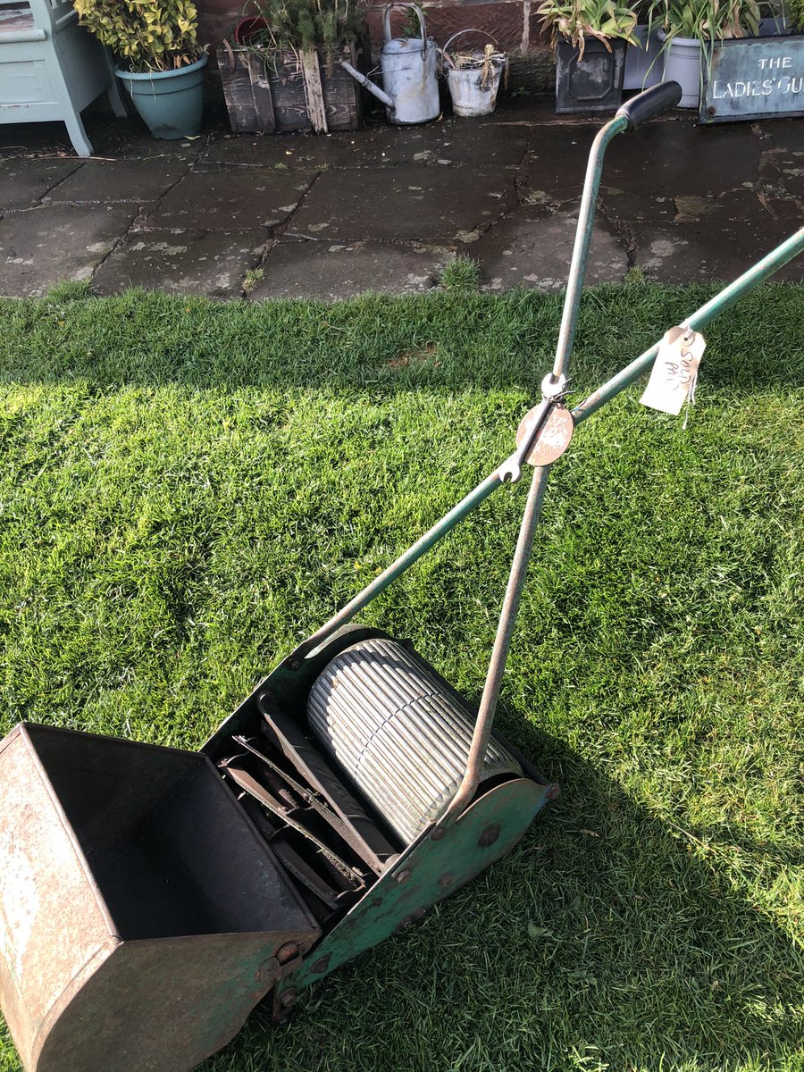VeryGameGirl's tweet image. My daughters are so fantastic - as well as getting me a fabulous sewing machine for my birthday, they got me this! #vintagelawnmower #pushmower #Webblawnmower