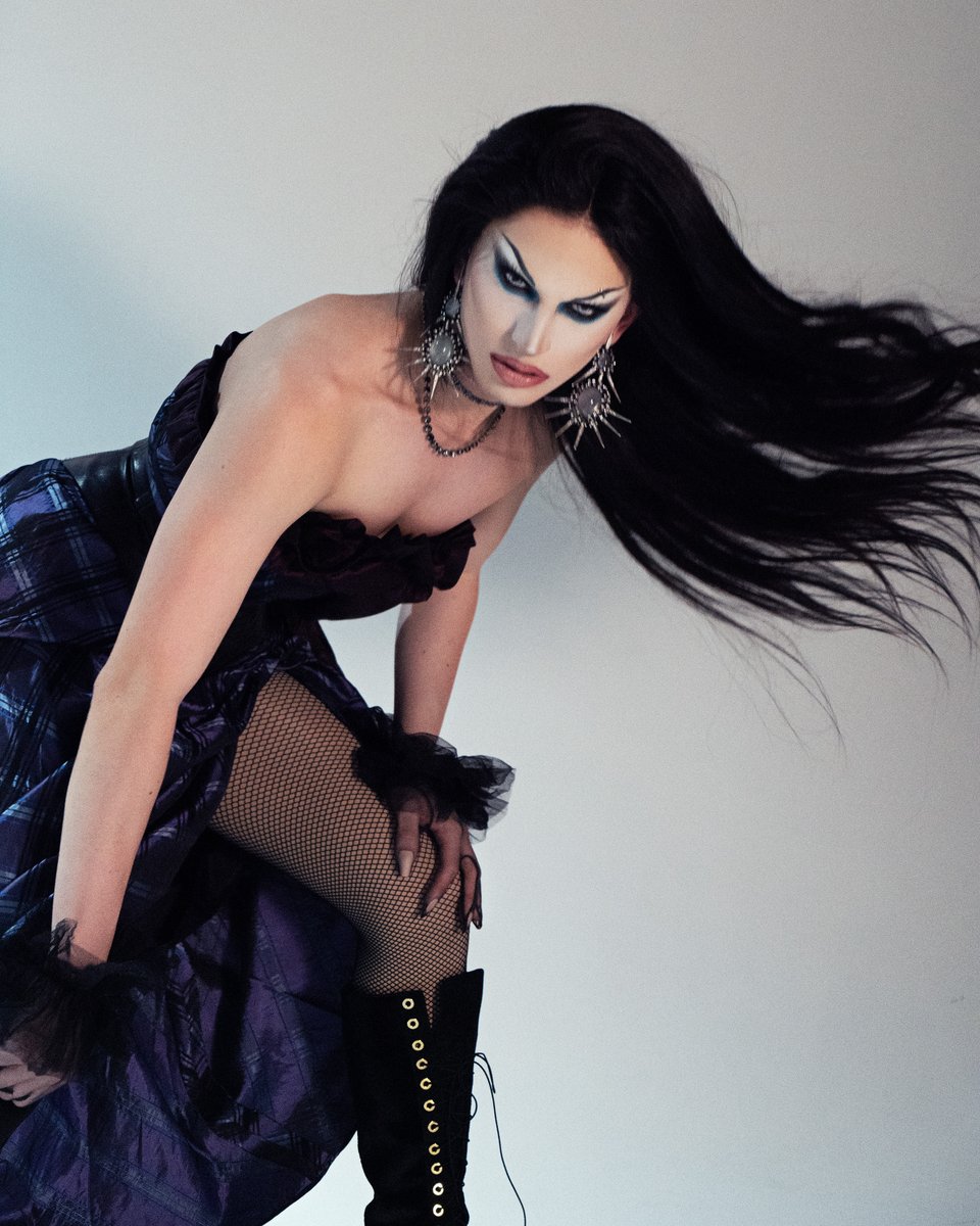 papermagazine's tweet photo. Aquaria interviews Amy Lee about Evanescence's politically charged new album and the art of onstage transformation https://t.co/uS1GPRTWGa https://t.co/yNxtfgboE0