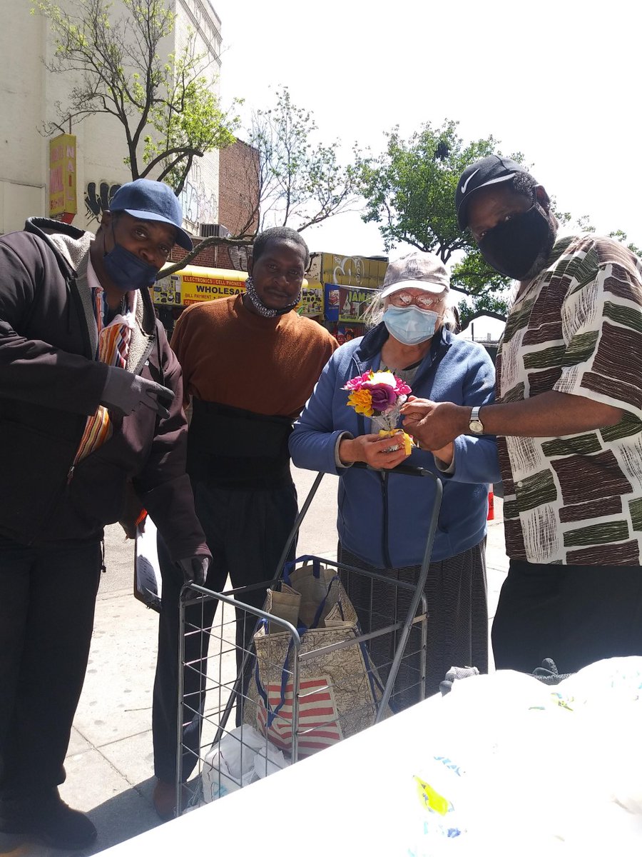 nycprobation's tweet photo. On Friday, our #Queens NeON Nutrition Kitchen, staff, and volunteers led by POA Schinnery celebrated Mother's Day and distributed bouquets of fresh flowers to those on the line. #COVID-19 #MothersDay #CommunityCorrection #NeighborsHelpingNeighbors https://t.co/LLxnkKCkce