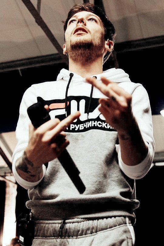 frankratman's tweet photo. #SONYOUT I'M SO PROUD OF LOUIS EVERYONE JUMP https://t.co/NoQ0xCGyVN