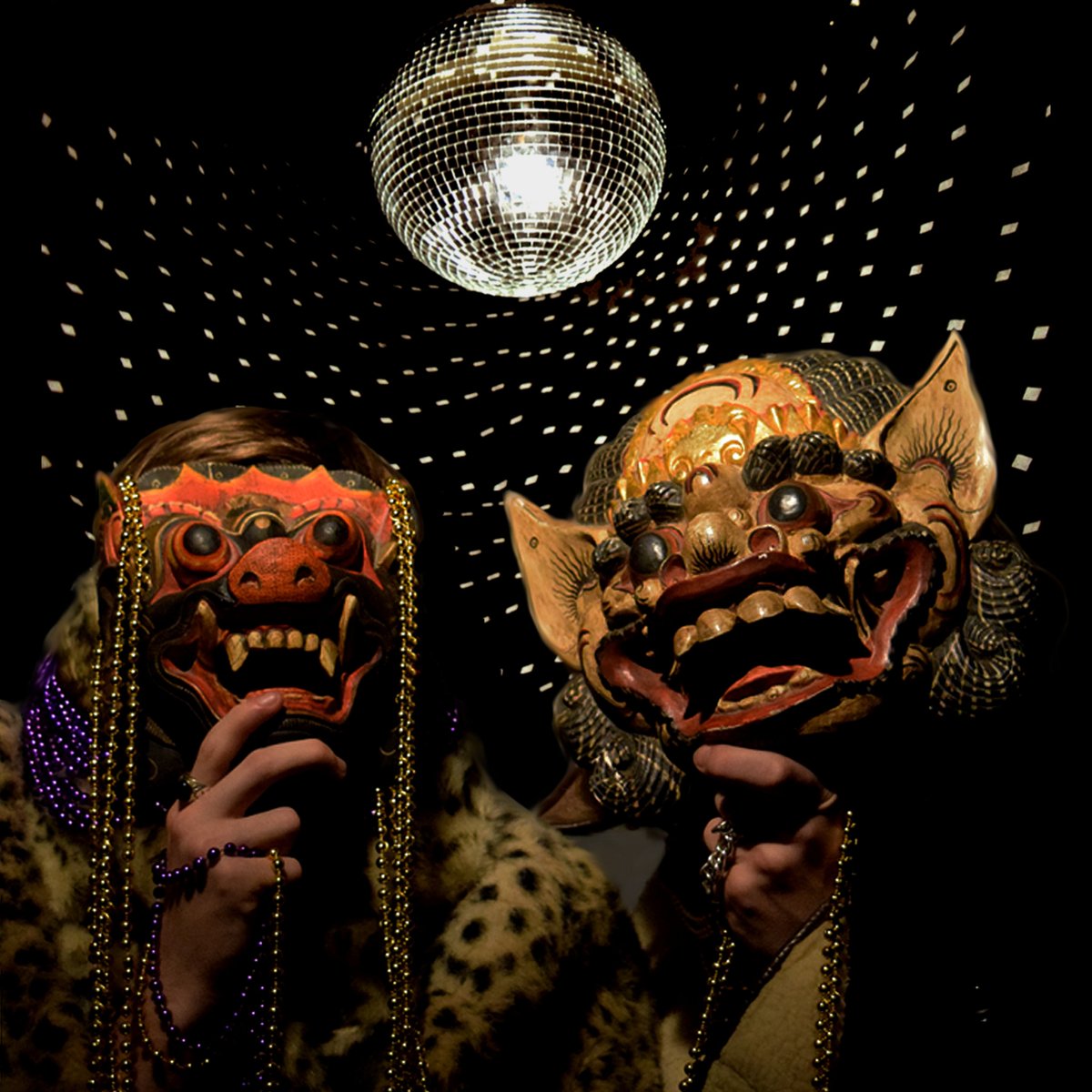 #nowplaying Scary Faces by @TheRiotVans 

Out 21st May