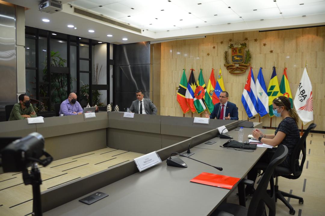 Canciller Arreaza plantea crear red de pensadores del Alba para generar políticas sociales bit.ly/2R7xS2A

#SemanaFlexibleCuídate