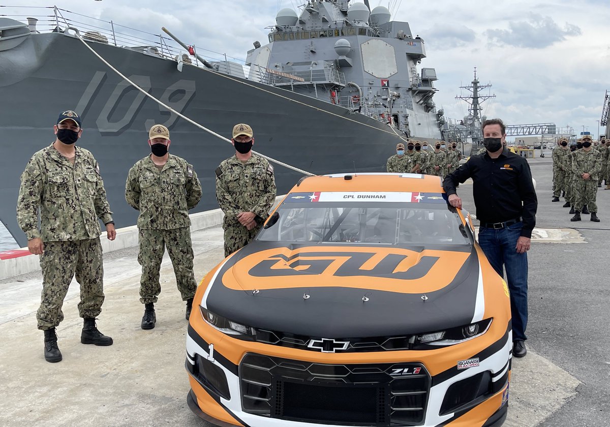 CGRTeams's tweet photo. Amazing. 🙌🏼

Today, @KurtBusch, along with officials from the USS Jason Dunham (DDG-109), unveiled the name of fallen service member, Jason Dunham, whose name will be on Kurt’s No. 1 @gearwrench for the #CocaCola600.

#NASCARSalutes | #KB1 | 🇺🇸 https://t.co/ZzHPwnIFse