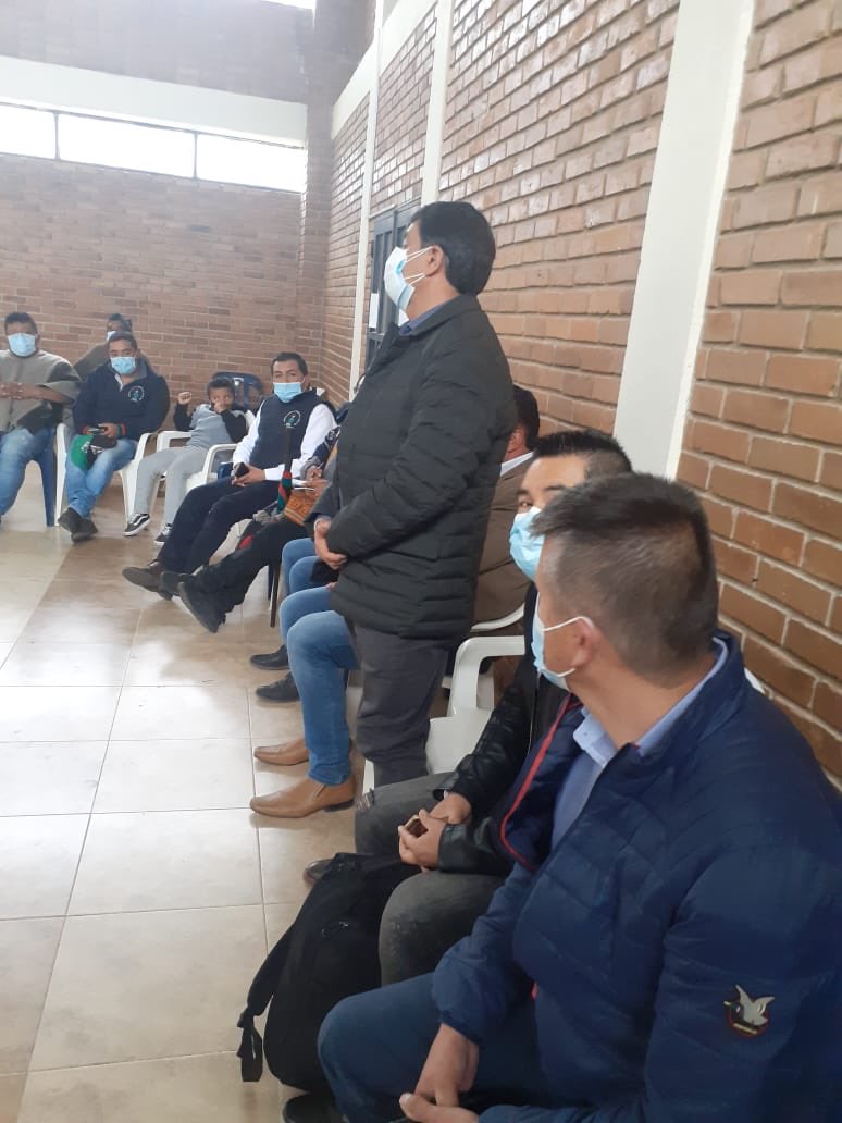 GERMANCHAMORRO1's tweet photo. En compañía de @jhonrojasca, estamos presentes en Las Cruces - Municipio de Ipiales buscando un diálogo abierto con las comunidades Pastos y Quillacingas a fin de abrir un corredor humanitario para abastecer de suministros a Pasto. https://t.co/VYvkX2PMen