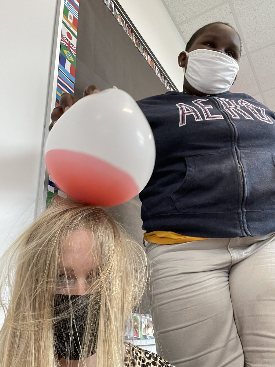 Who wore it better science edition? #staticelectricityhairdontcare <a href="/lindsaylu1990/">Lindsay Anders</a>