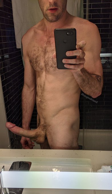 Let's fuck in the gym showers 😛😈 https://t.co/1hqaY6JGvp