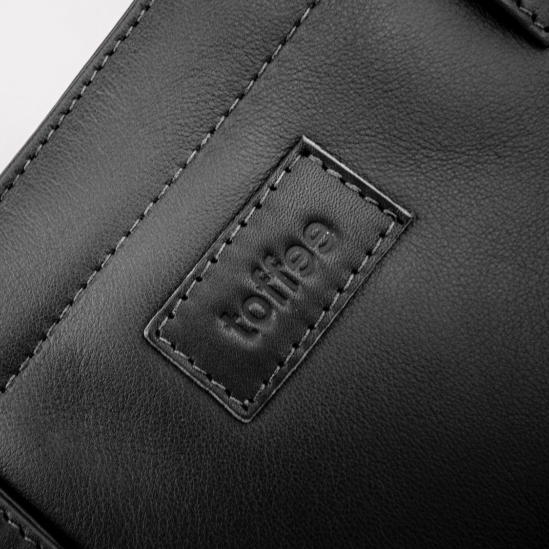 toffeecases's tweet photo. Toffee is dropping FOUR ! That's right FOUR colours of our Melbourne Tote Range. Each one with a built in padded laptop pocket 💻

#genuineleather #leatherbags #handbags #macbook #macbookpro #toffeecases #toffee #leatherhandbags #macbookbag #workbag #laptopbag https://t.co/c1wpsGIHu5