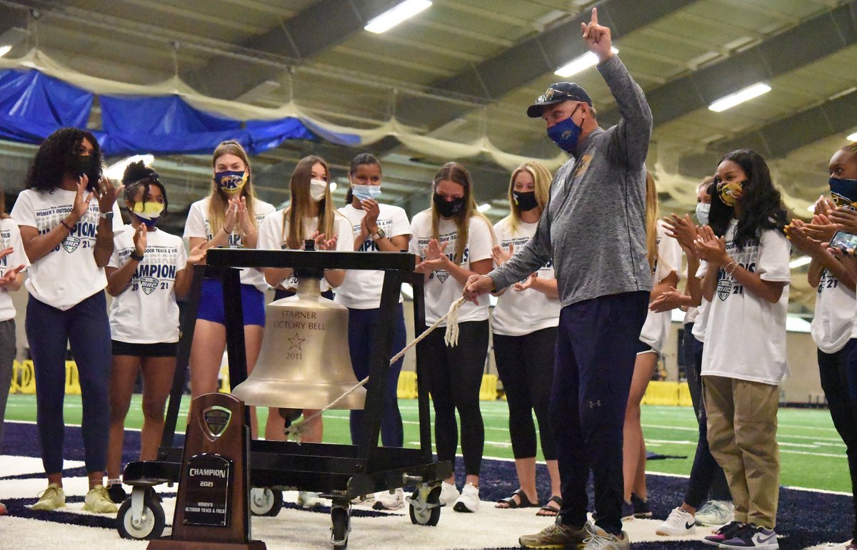 KentStTrackXC's tweet photo. #RingTheVictoryBell #MACChamps https://t.co/P6Jxe7a5gG