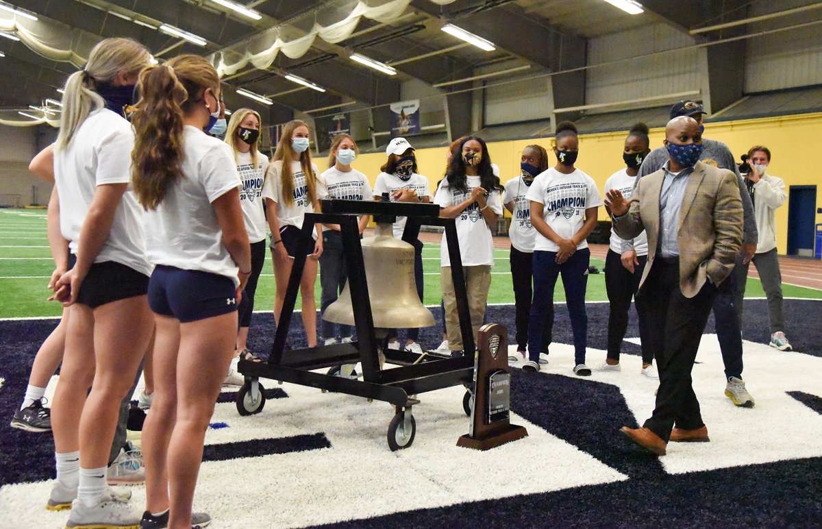 KentStTrackXC's tweet photo. #RingTheVictoryBell #MACChamps https://t.co/P6Jxe7a5gG