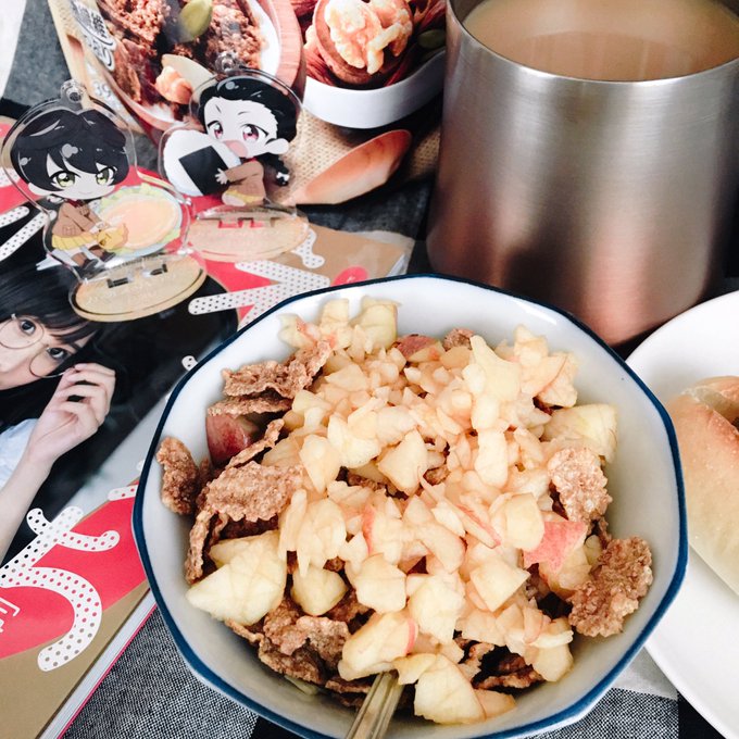 欲しいものリストからえちえちな写真集とオールブランを頂きました。心身ともに健康になってしまう…ありがとうございます! 