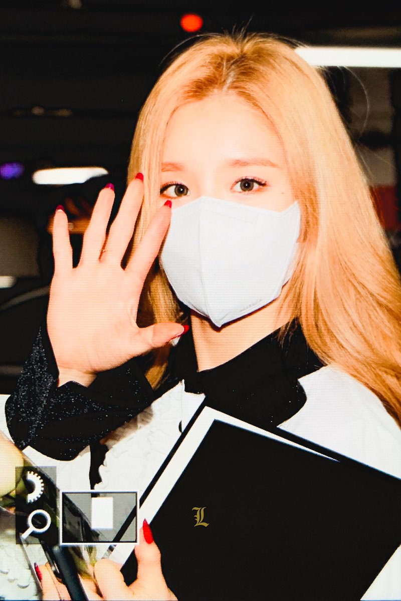 she looks so good with blond hair