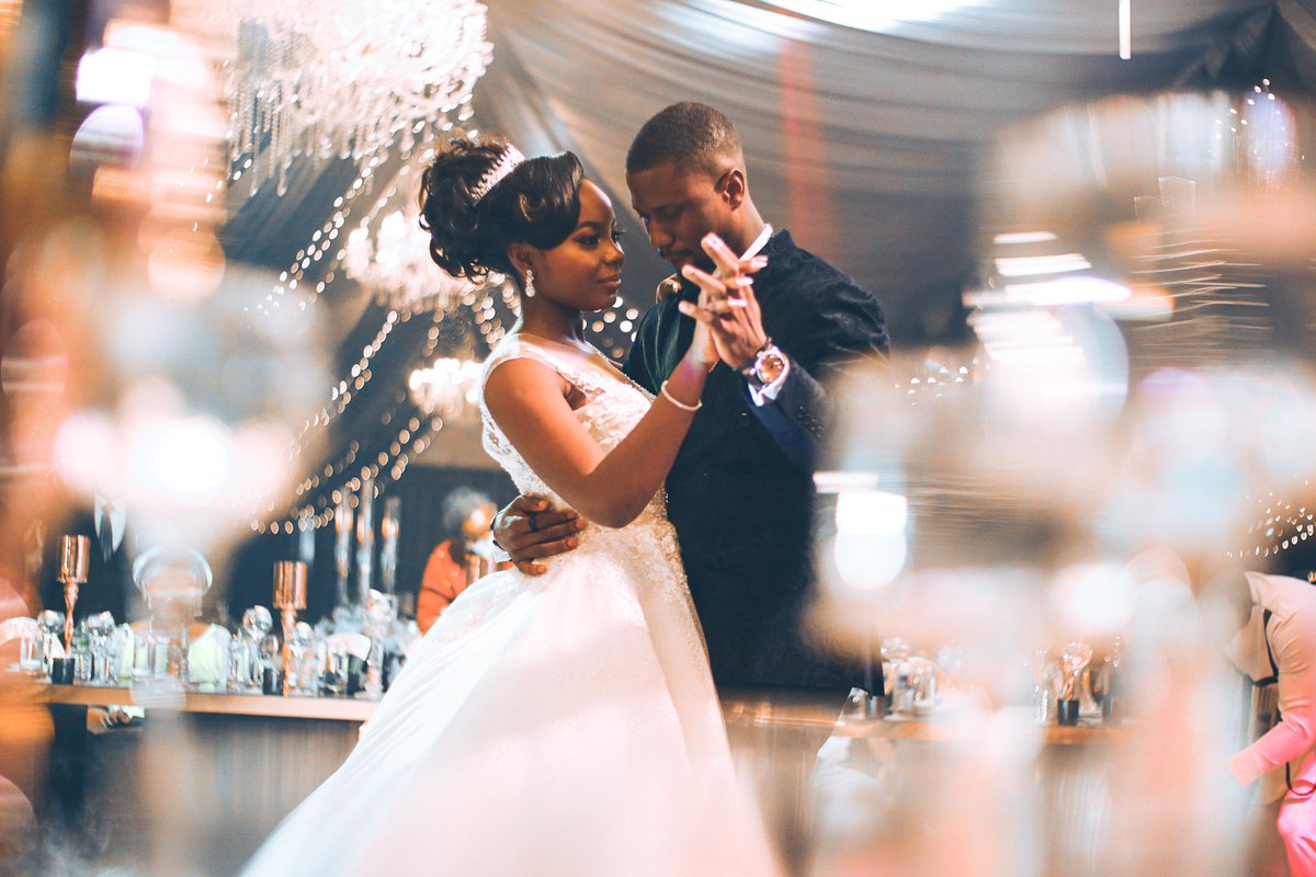 Kindle_txt's tweet photo. I will now add Wedding Photographer to my bio. 🧡 #ItsOn21 https://t.co/3DMRhdcVAu