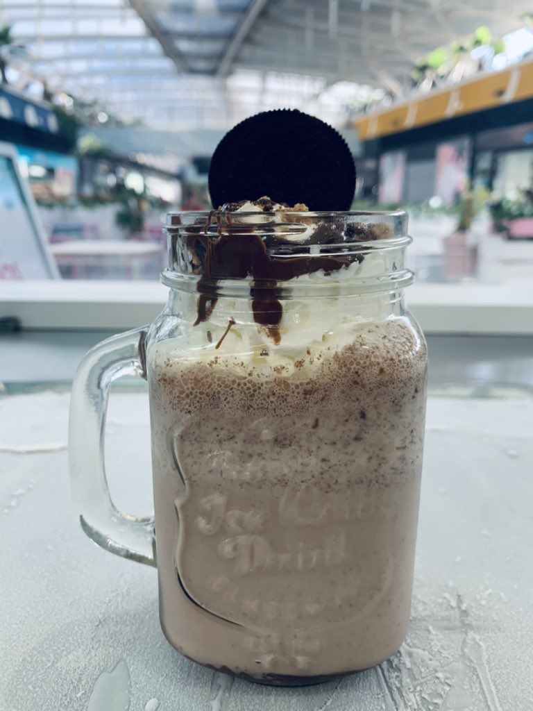 IcecobarA's tweet photo. ¿Un MilkShake de Brownie con Nocilla y galleta oreo por encima? 
😏😱🤯😳🤤🔥😜❤️ https://t.co/rgv2VXAvWD