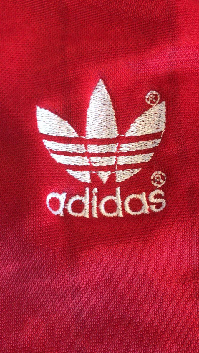 'Retro' AdidasThe 3 biggest giveaways are:- Quality of the Adidas 'Trefoil' badge- White on the Inside collar (shouldn't be there)- Double label (should only be the 1)All below are from a fake shirt