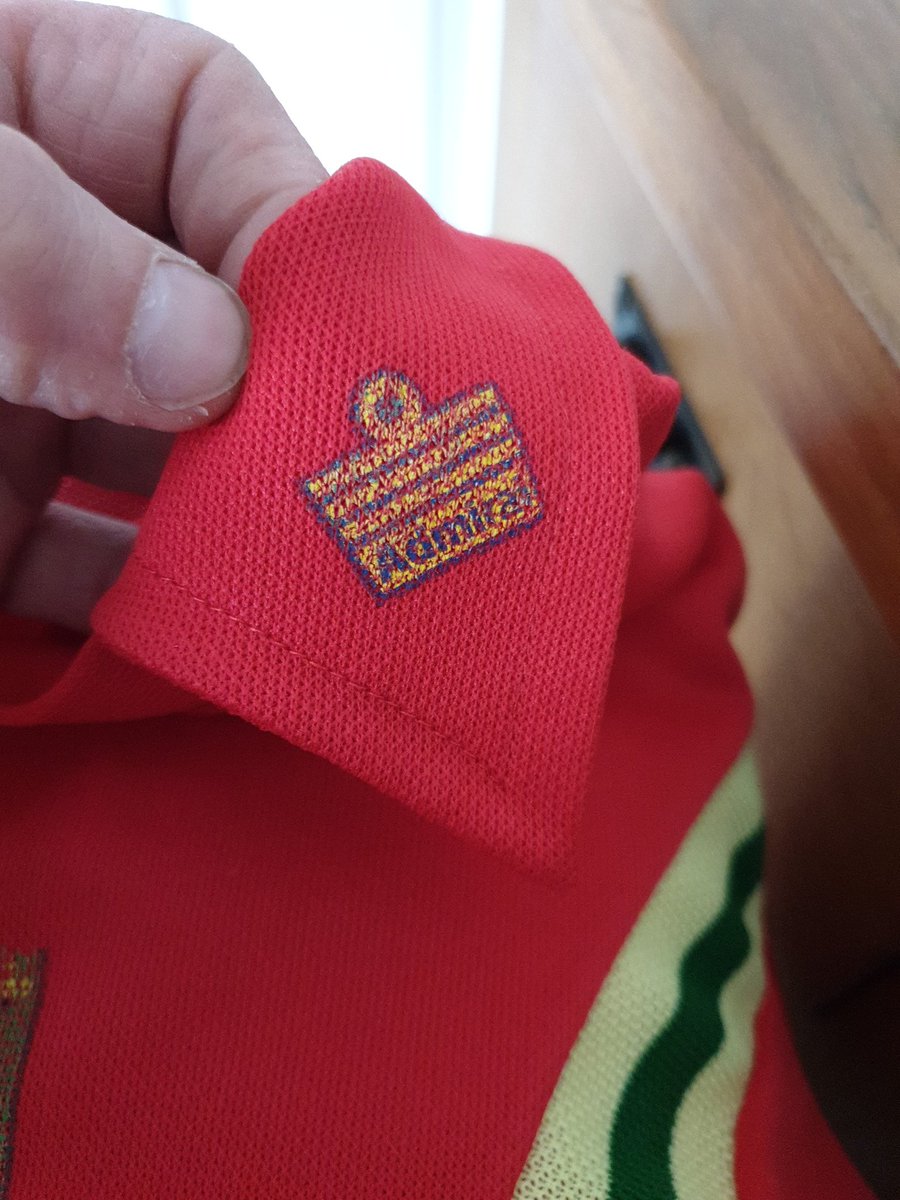 'Retro' Admiral Make sure all badges are printed. Most fake ones will be embroidered. Because of the age of the shirt chances are the badges will be pretty wornAlso 2 tags only - one collar, one hipAll these are from genuine shirt (quality of material too)
