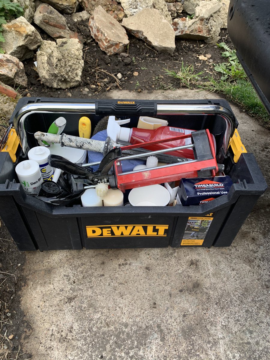 BardallDecor's tweet photo. Another lovely day for exteriors 🤪 Pleased with the couple new bits of kit
#Homcom multi purpose ladder. Decent height fully extended & fits in the van nicely. Also @DEWALTtough heavy duty open tool box is really handy for carrying a decent amount of materials / paint to site👍 https://t.co/26gFC1xiwX