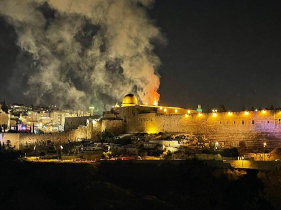 Er yada geç,
Bugün yada yarın;
Zulmünüzde boğulacaksınız!

Bu hesap mutlaka görülecek!

#AksadaBaskınVar
#المسجد_الأقصى
